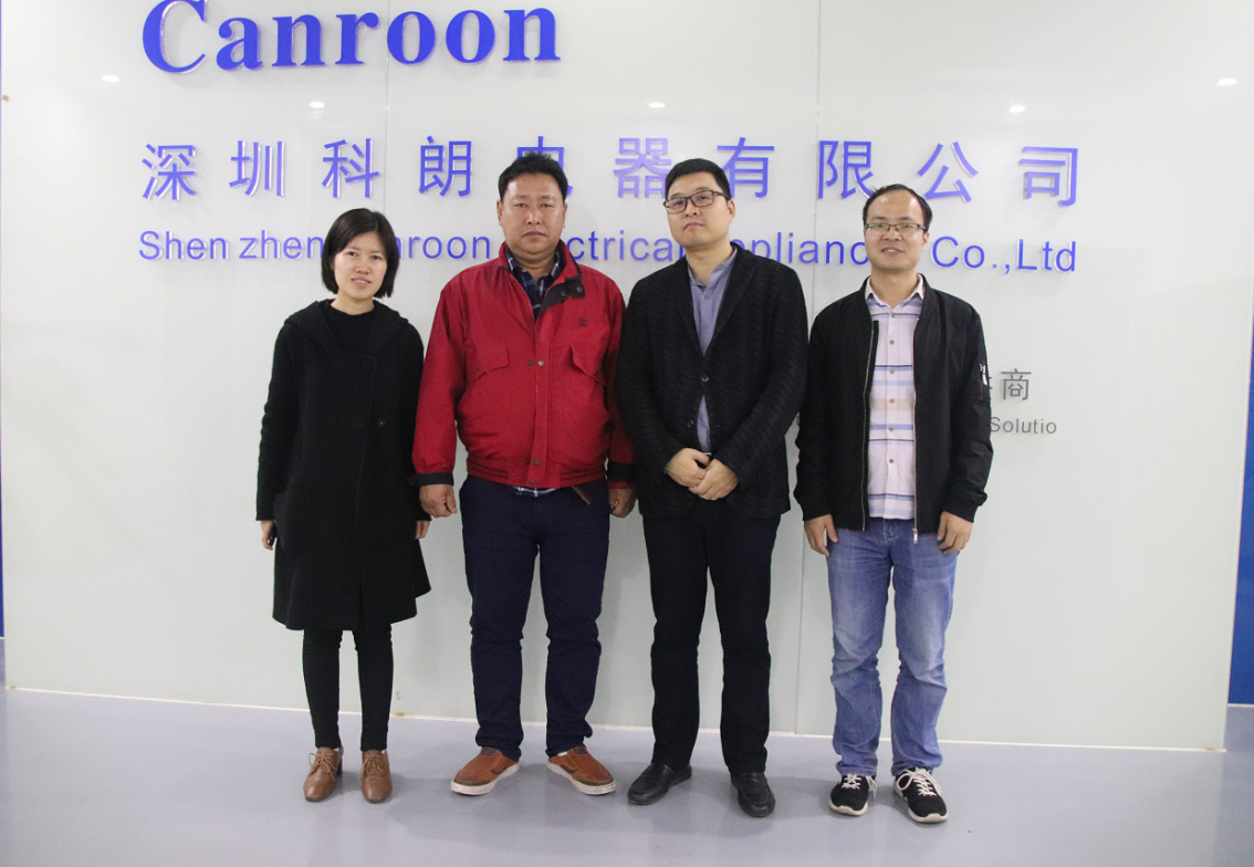 Clientes coreanos visitam nossa empresa para discutir assuntos de cooperação