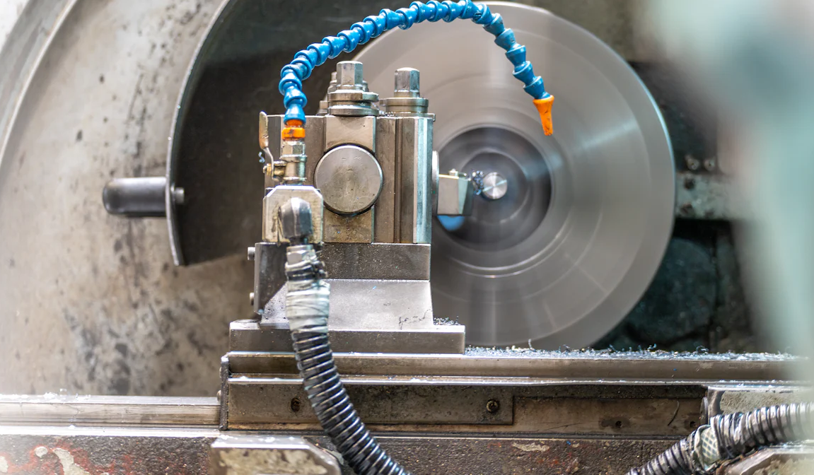 ¿Qué es una máquina de calentamiento por inducción de metales?