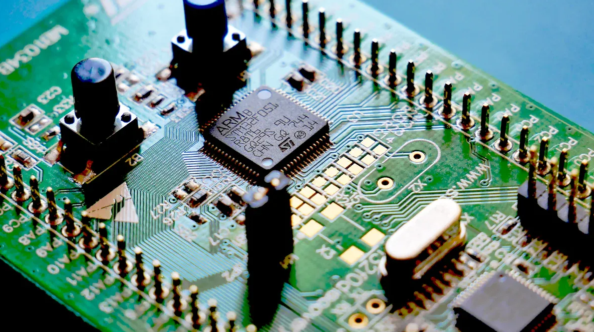 3 diferencias clave entre los transistores inversores NPN y PNP