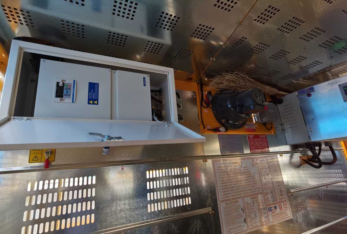 建筑施工现场电梯升降机1.jpg 建筑施工现场电梯升降机1.jpg