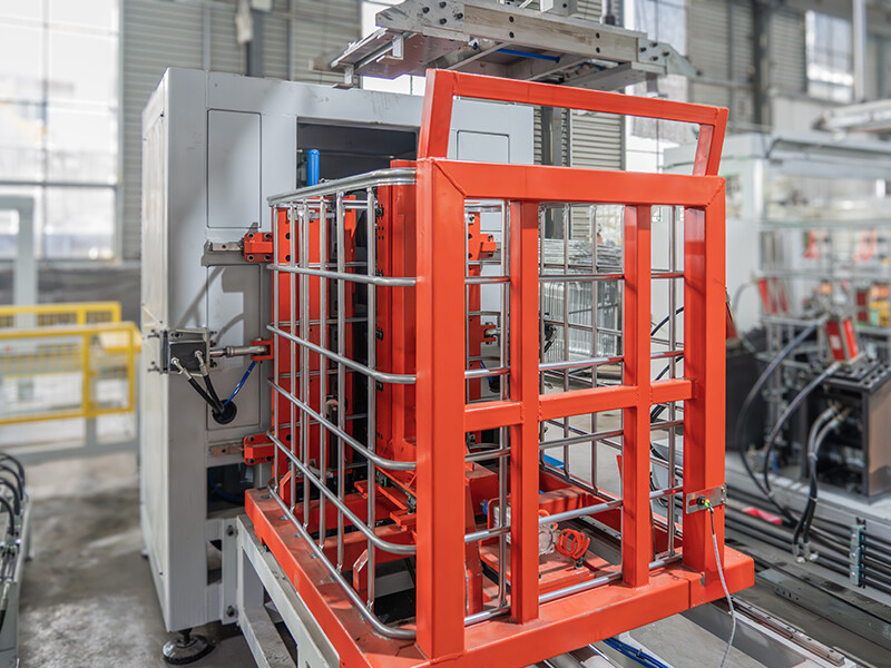 自动框架锁扣机