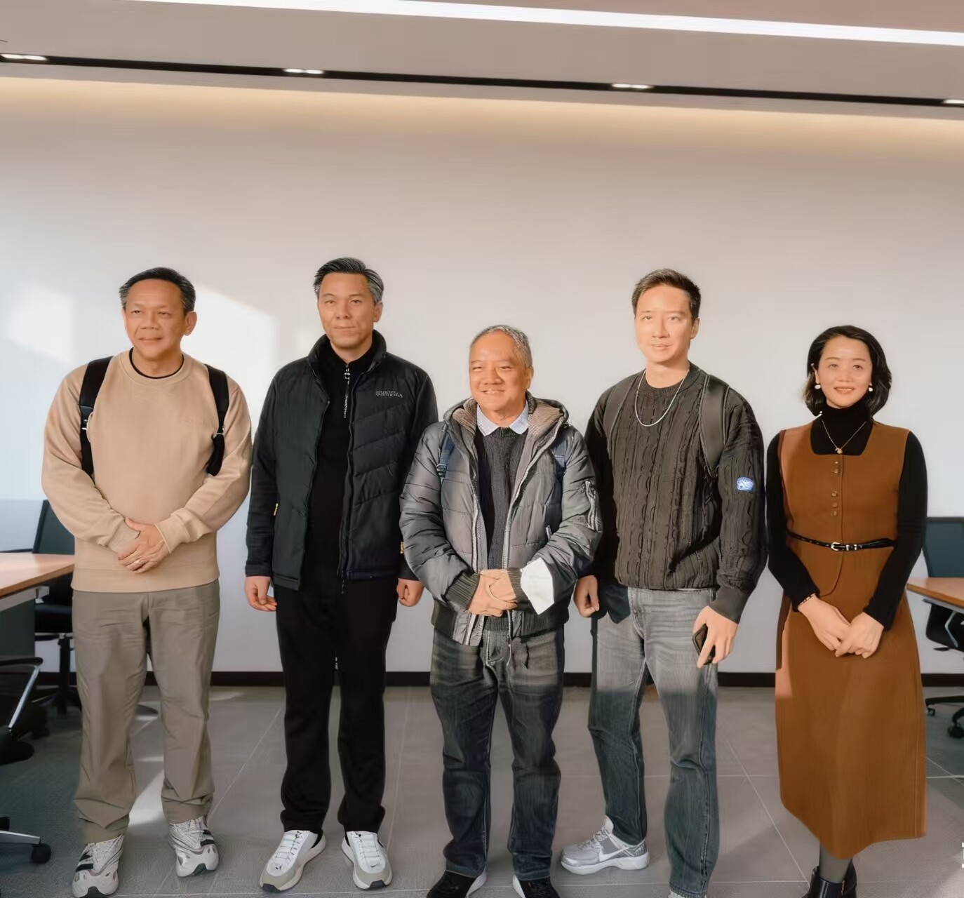 Клиенты из Индонезии посетили компанию Qingdao Kelunde для проведения испытаний ультратонкого помола кокосовой скорлупы