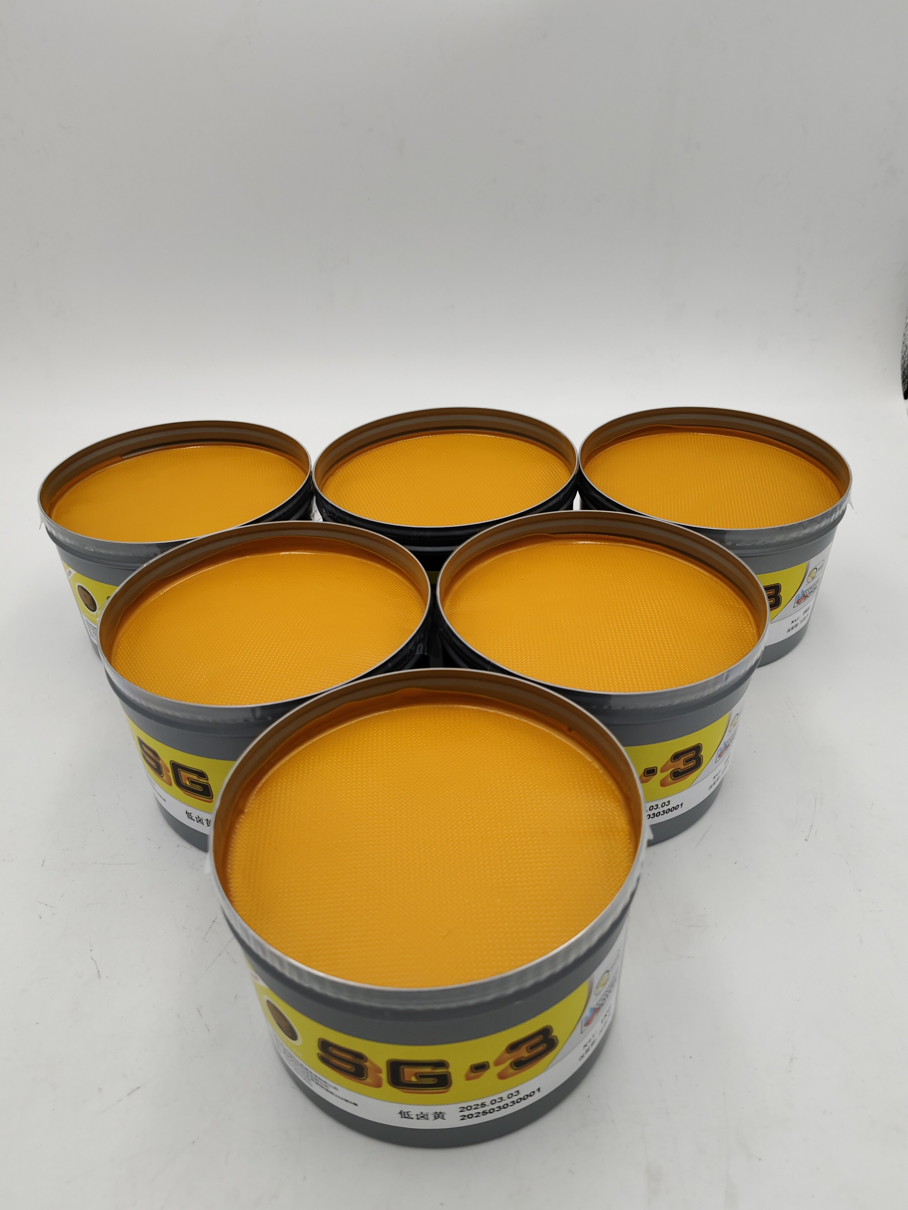 Tinta kuning rendah halogen SG-3 (kaleng 1 kg)
