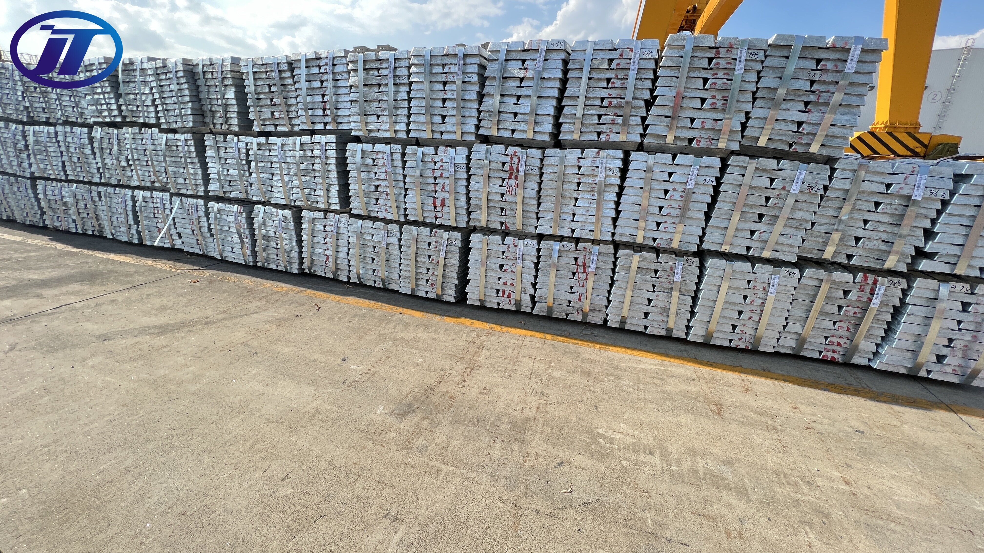 Электролитический цинковый слиток