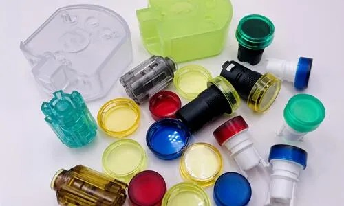 Готовые изделия из пластика