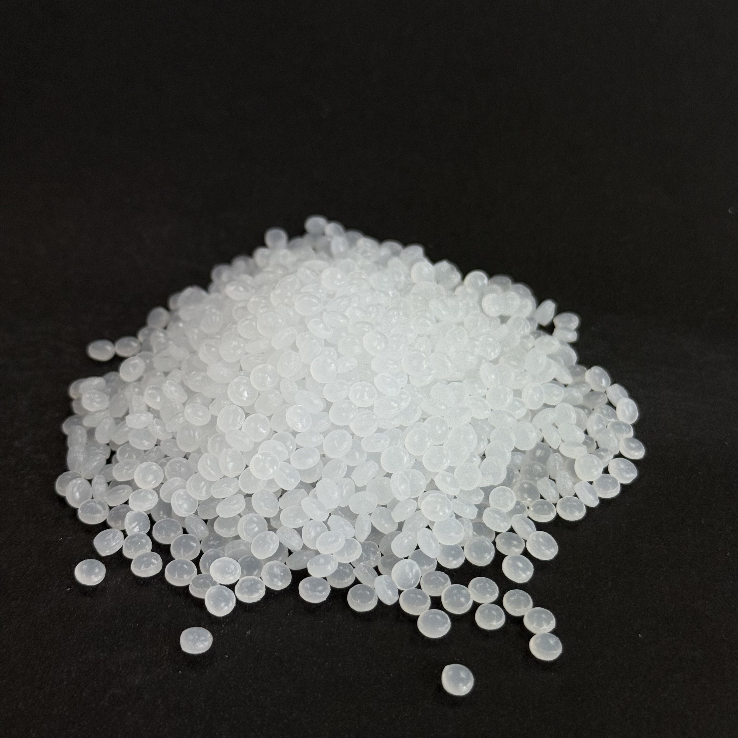 Черные гранулы TPV