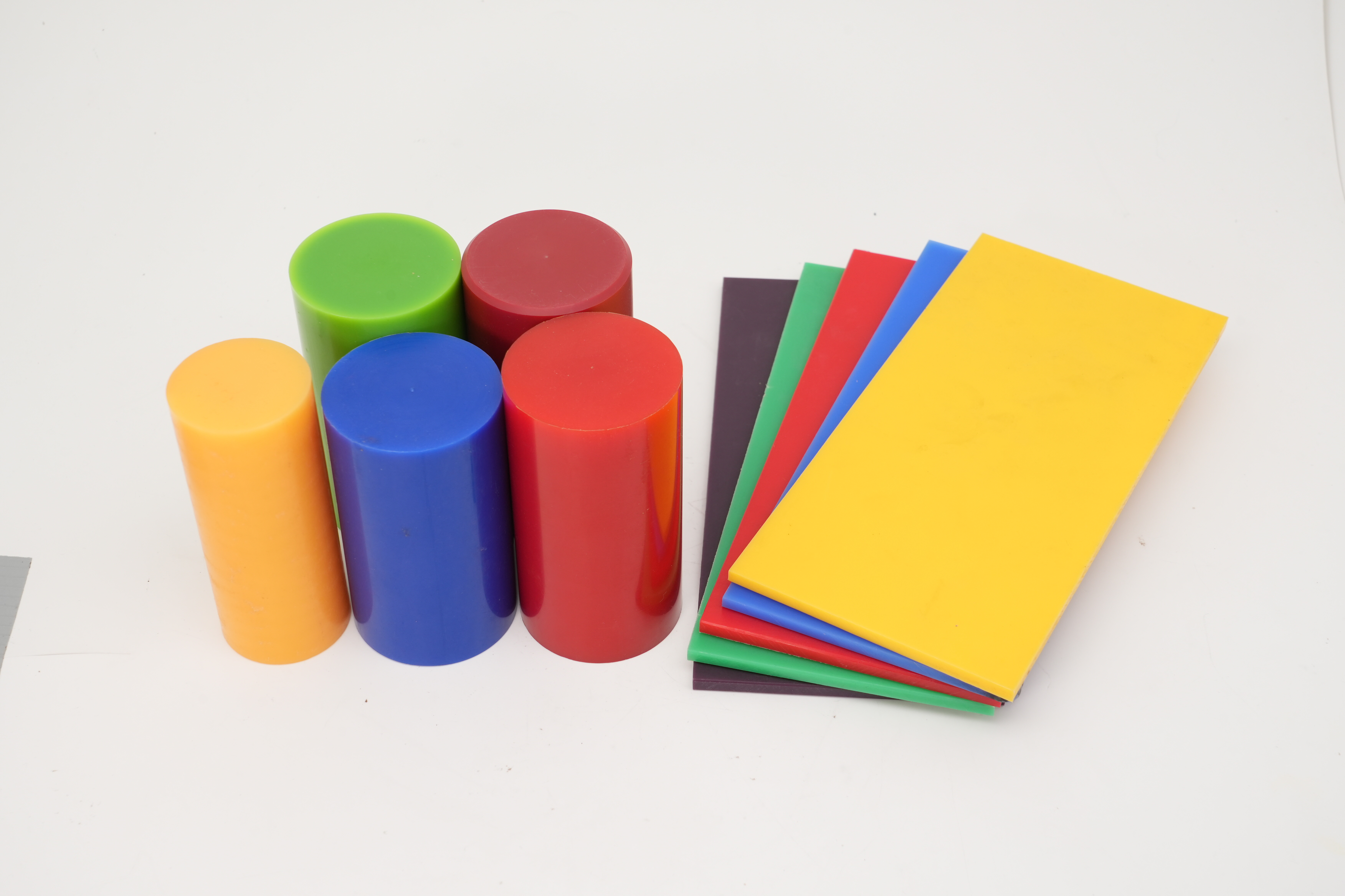 Componentes plásticos de alto rendimiento: 7 piezas con resistencia superior