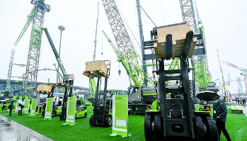 A eletrificação das máquinas de construção está a chegar e as principais empresas começaram a utilizar novas tecnologias