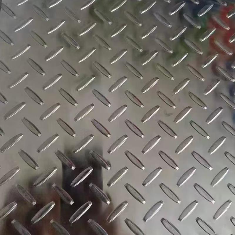 Как толщина алюминиевого листа влияет на обработку и прочность?