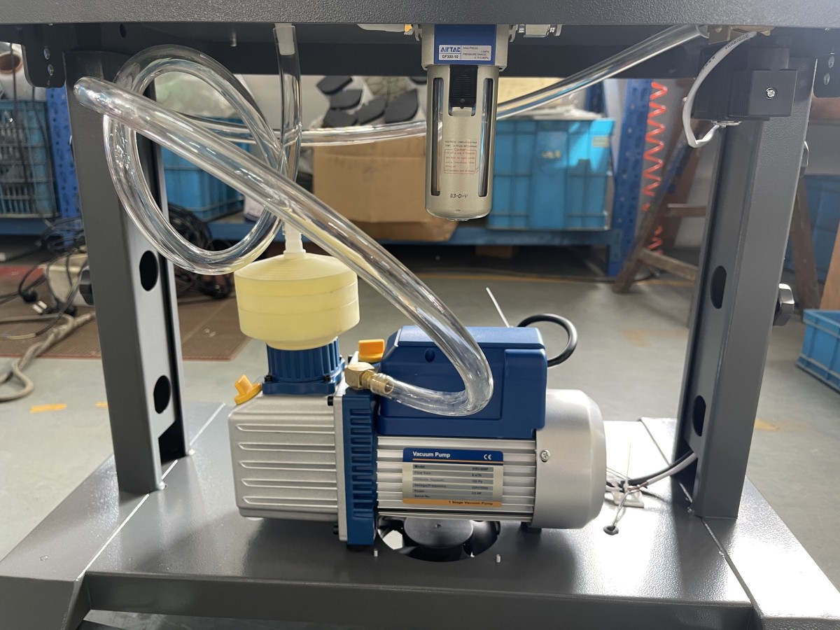 sealing machine (14)