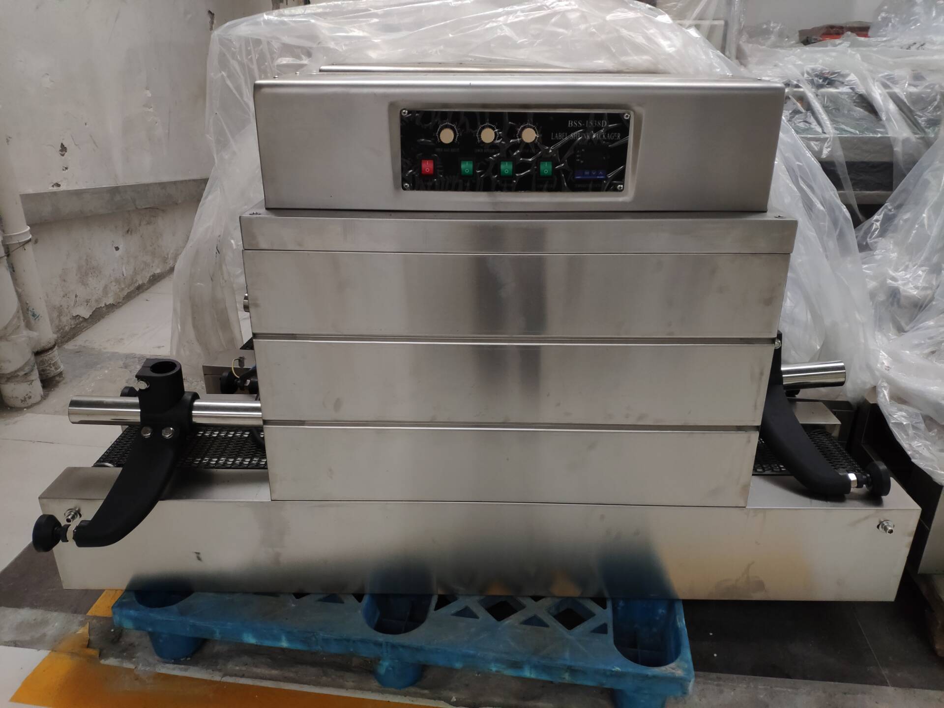 BSS-1538D Plastic Water Bottle Sleeve Label Shrink Wrapping Machine with CE Certification