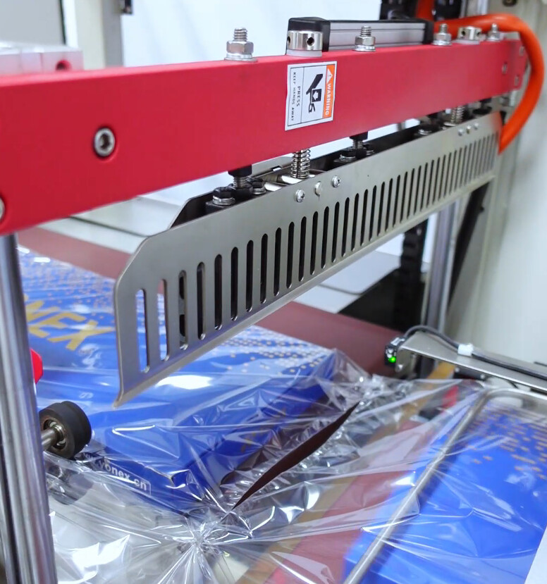 DQL4518S & DSC4525L Automatic Plastic Film Side Sealer and Cutter Thermal Shrink Packaging Machine for Wrapping Sheet Material DQL4518S & DSC4525L Automatic Plastic Film Side Sealer and Cutter Thermal Shrink Packaging Machine for Wrapping Sheet Material