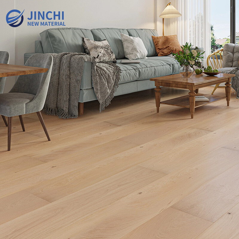 Easy-to-install oak engineered flooring