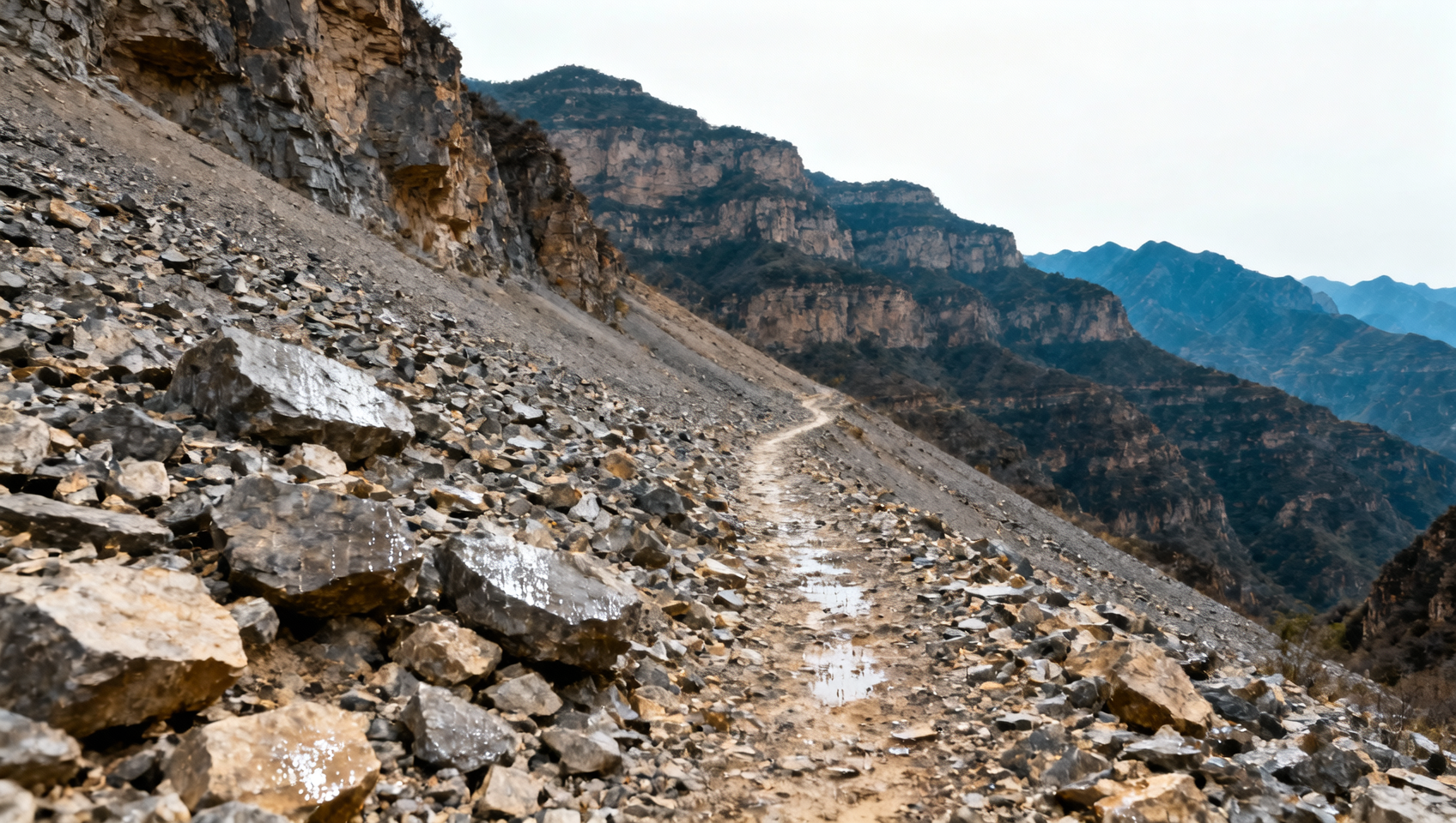 河南八里溝徒步路線實測耗時比攻略多40分鐘？親測三段碎石坡的通行效率與補給盲區