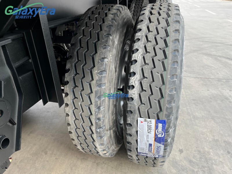 Remolque de carga con valla semirremolque