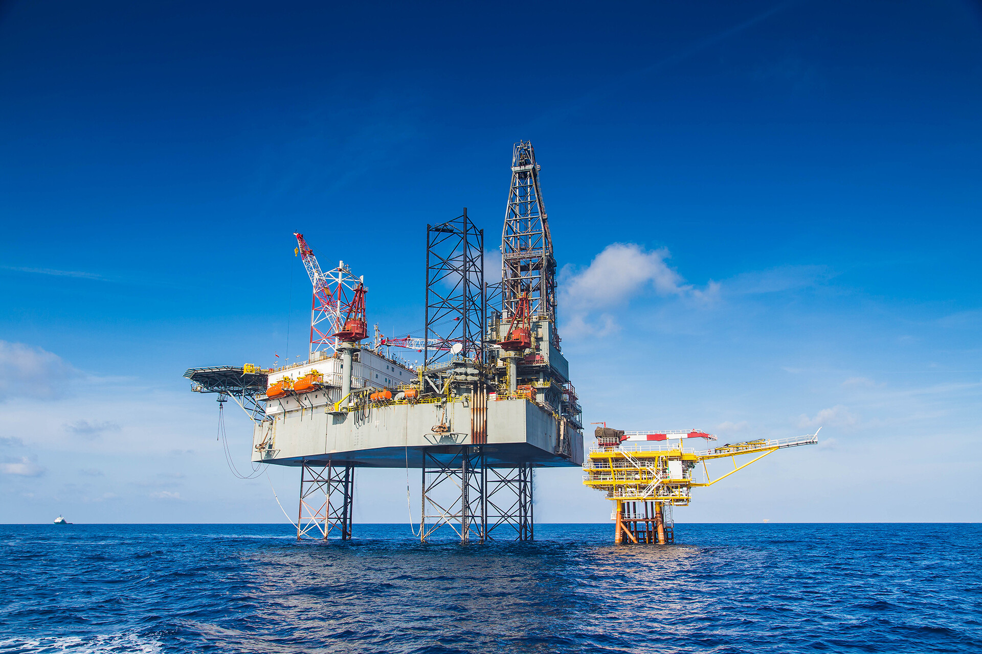 Нефть и природный газ Нефть и природный газ