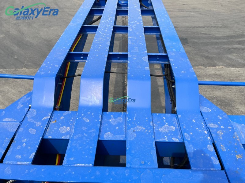 Remolque esquelético vs plataforma plana: ¿cuál funciona mejor para cargas pesadas?