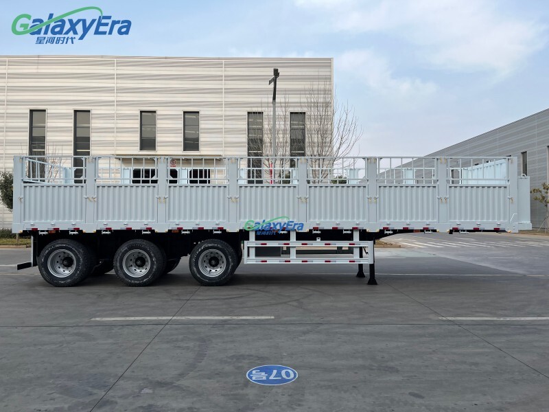 Remolque de Carga con Valla Semitransparente