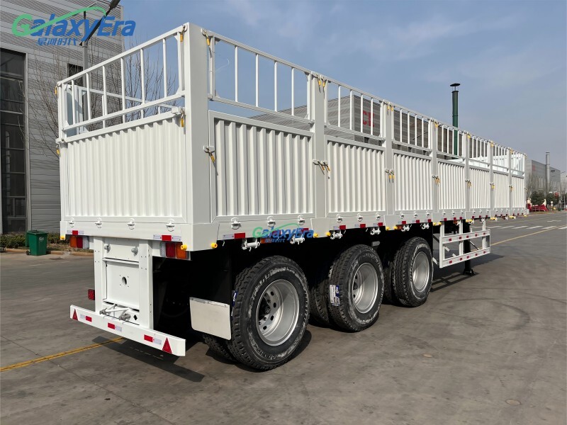 Remolque de Carga con Valla Semitransparente