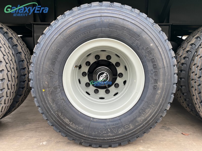 Semi remolque de carga con 3 ejes y cercado