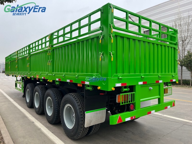 Semi remolque de carga con 3 ejes y cercado