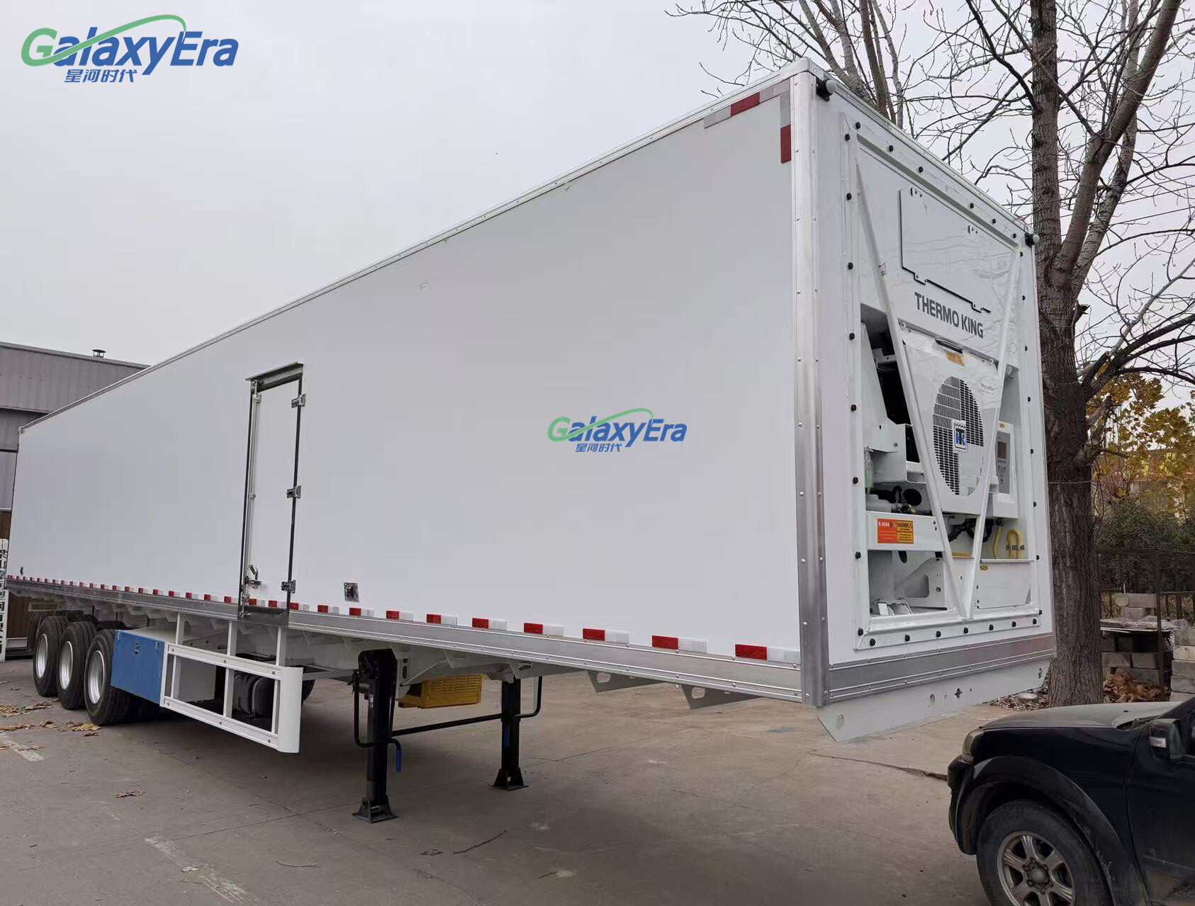 Semirremolque refrigerado de acceso lateral de 3 ejes