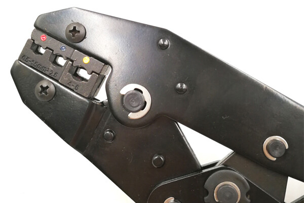 Изолированные клеммы и обжимные инструменты для разъемов LXR-30J