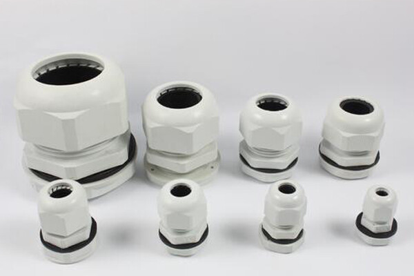 Пластиковый кабельный ввод