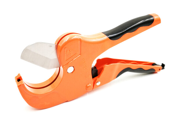 Макс. Ø51mm Труборез для ПВХ PC-317-51 Макс. Ø51mm Труборез для ПВХ PC-317-51