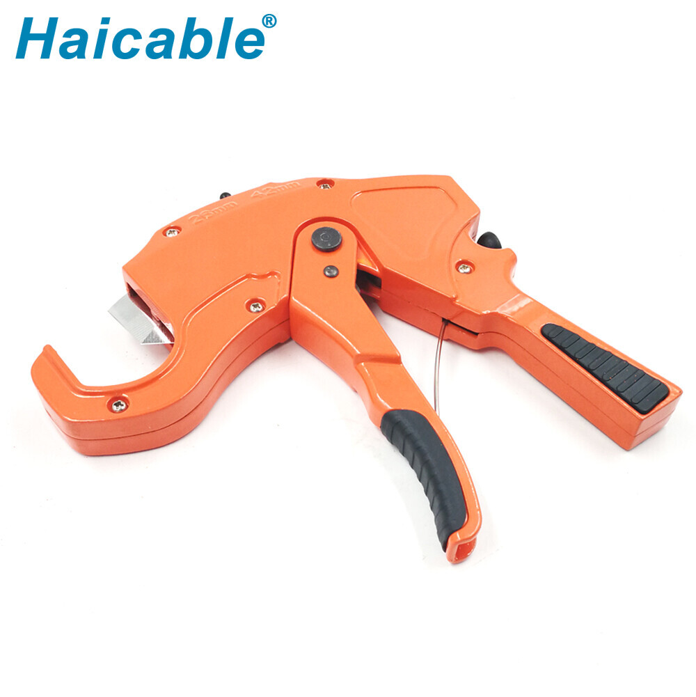 Макс. Ø42 мм Труборез для ПВХ труб PC-0817 Макс. Ø42 мм Труборез для ПВХ труб PC-0817