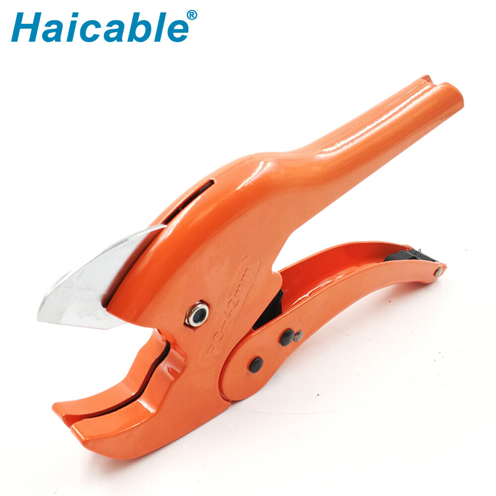 Резак для ПВХ труб максимальным диаметром Ø42 мм PC-0804B Резак для ПВХ труб максимальным диаметром Ø42 мм PC-0804B