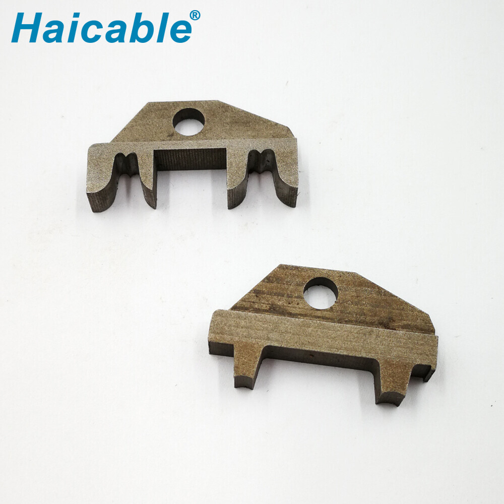 Изолированные флаговые клеммы 90° 0506FL Dies