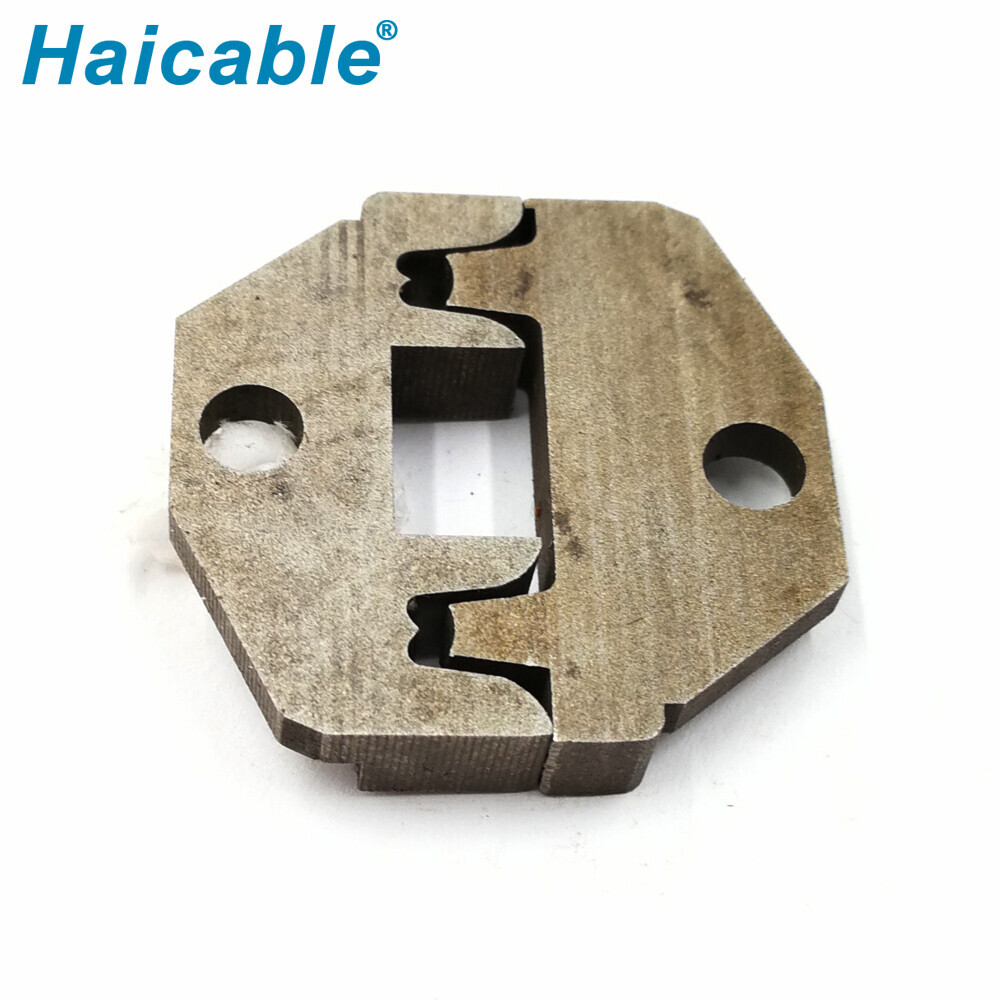 Изолированные флаговые клеммы 90° 0506FL Dies