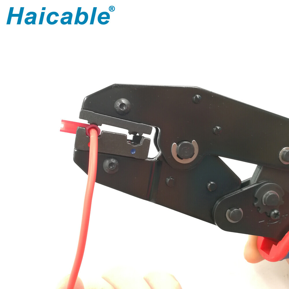 Инструмент для обжима изолированных флажковых наконечников под углом 90° LY-07FL