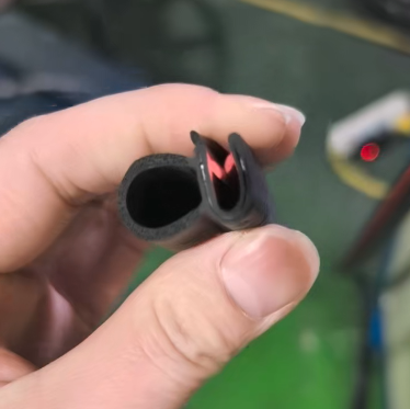 Tira de sellado EPDM para huecos de puertas de automóvil