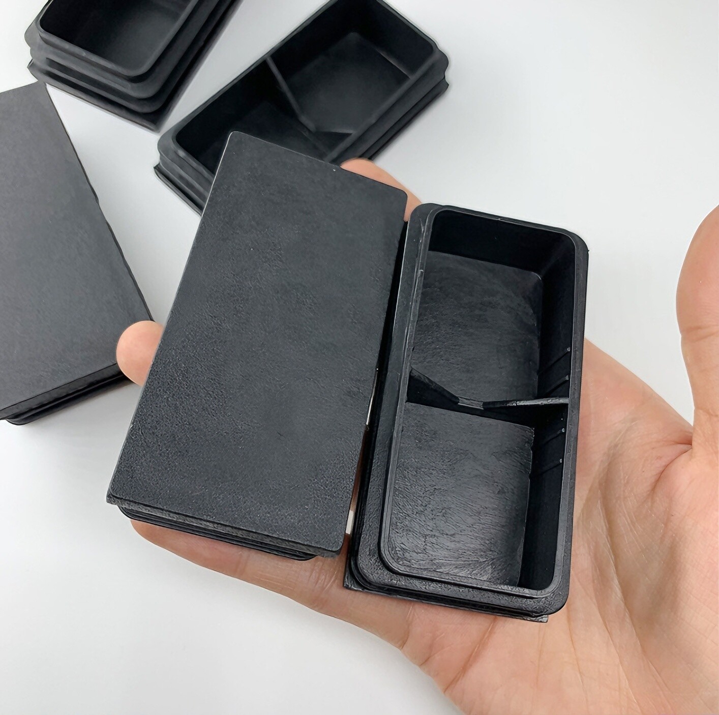 Прямоугольные пластиковые заглушки для труб