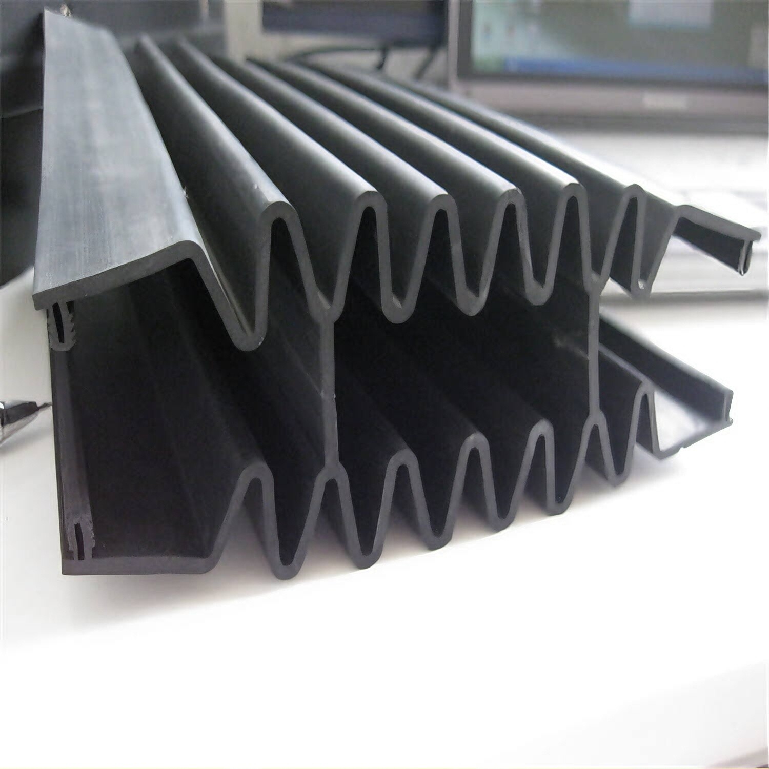 Компенсаторная уплотнительная лента