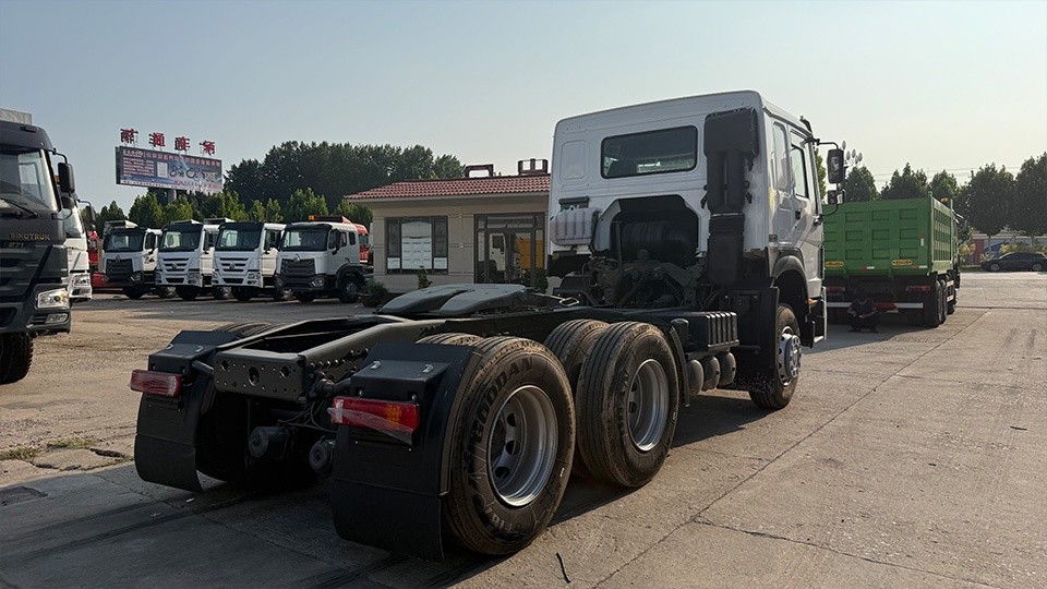 Delegación logística sudafricana evalúa el camión tractor pesado SINOTRUK HOWO RHD