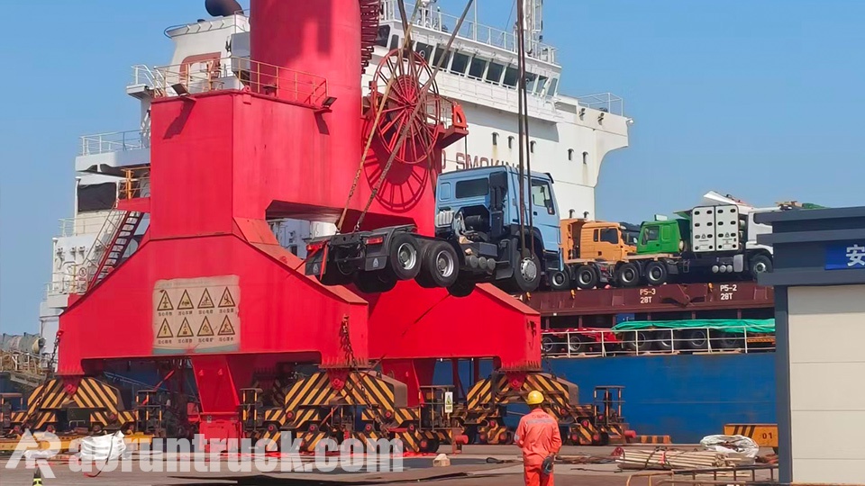Cavalos mecânicos HOWO 6x4 destinados ao Togo passaram pela inspeção de fábrica e foram enviados. Cavalos mecânicos HOWO 6x4 destinados ao Togo passaram pela inspeção de fábrica e foram enviados.