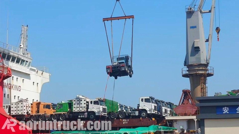 Los camiones tractores HOWO 6x4 destinados a Togo han superado la inspección de fábrica y han sido enviados.