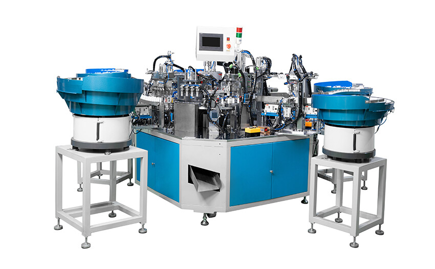 Автоматическая машина для сборки футляров для губной помады