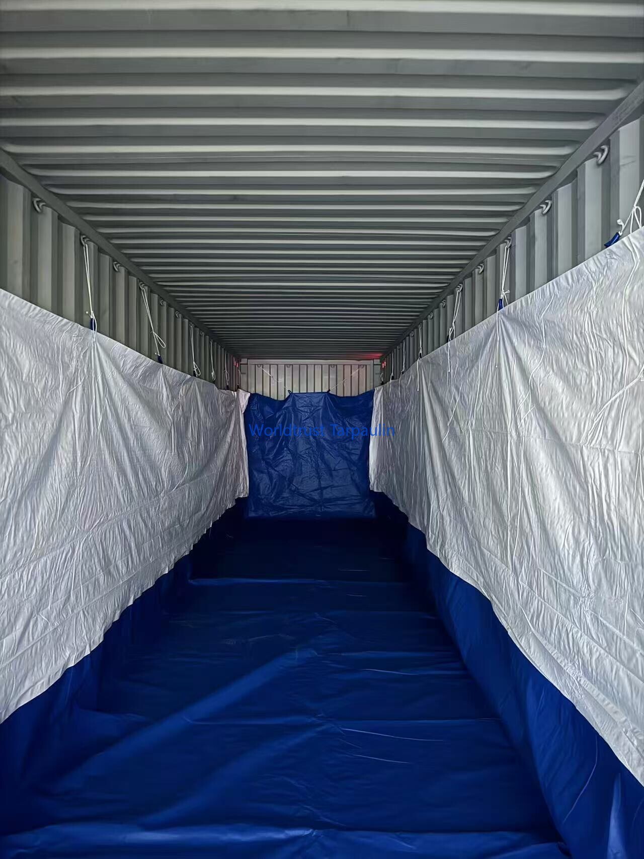 Бело-голубой лайнер Бело-голубой лайнер