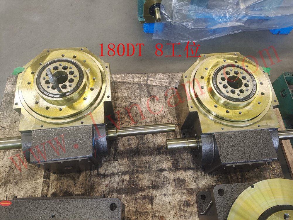 180DT-4-270R LVNCAM cam divider real shot