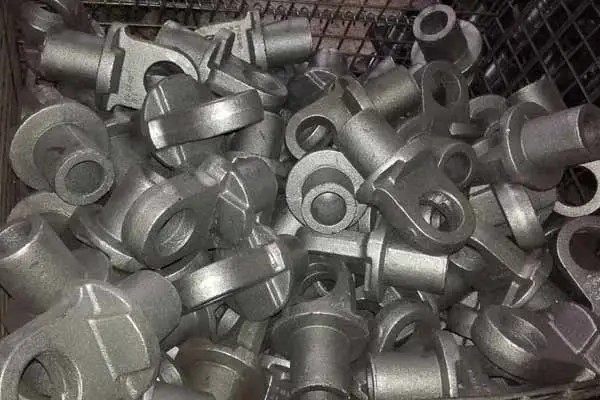 Завершенные отливки из песка 