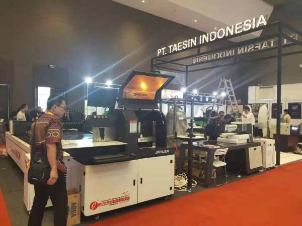 Компания Surabaya Steel производит конструкционные элементы с использованием профилерезов Jinyuan.