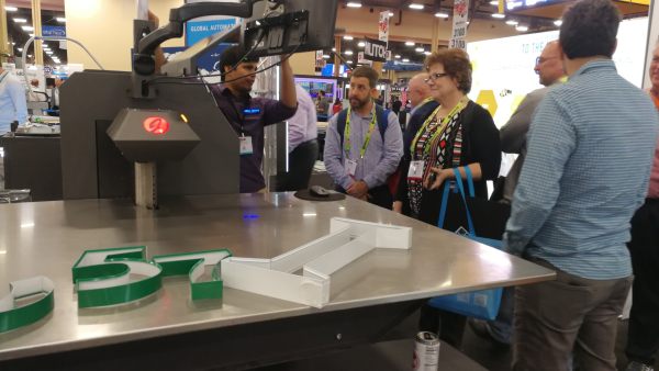 Компания PrecisionCut использует технологию ЧПУ Jinyuan и специализируется на производстве автомобильных деталей.