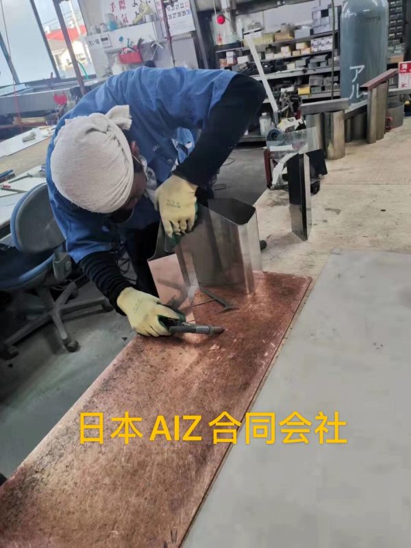 Японская компания AIZ LLC производит традиционные металлические поделки с использованием систем лазерного травления Jinyuan.