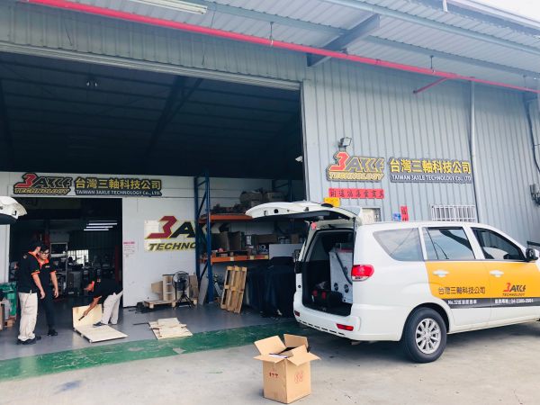 Компания Taichung Tools производит детали машин на токарных станках Jinyuan.