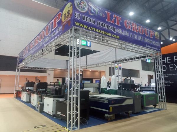 Компания Chiang Mai Creations производит деревянные украшения с помощью резных станков с ЧПУ из Джиньюань.