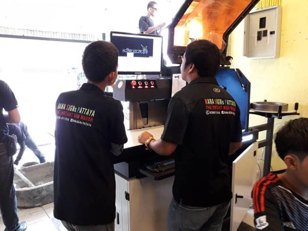 Компания Chiang Mai Creations производит деревянные украшения с помощью резных станков с ЧПУ из Джиньюань.